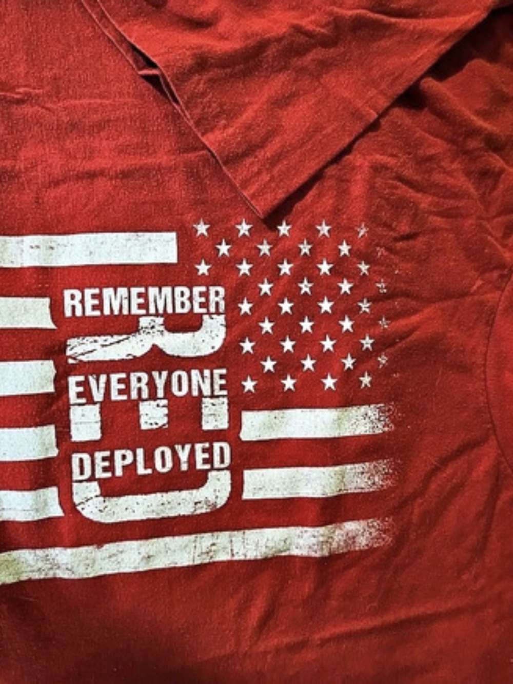 Gildan DryBlend Remember Everyone Deployed Graphic T-Shirt Tee Red & White XL